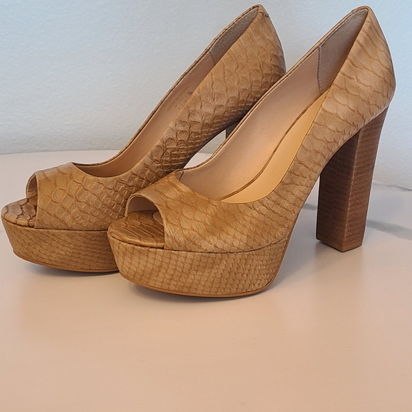 Heels - Picture 1 of 4